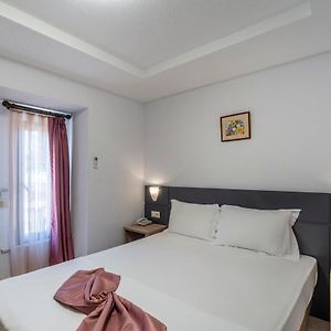 Großes Zimmer